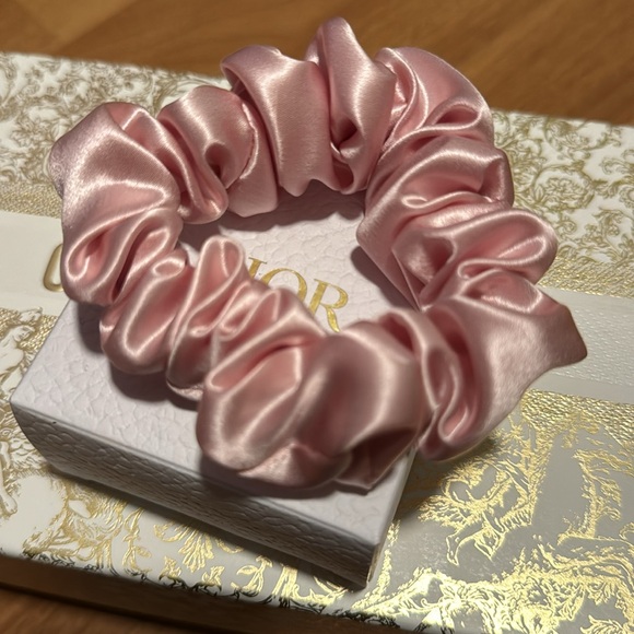 New Christian Dior Pink Silk Scrunchie - Picture 2 of 3